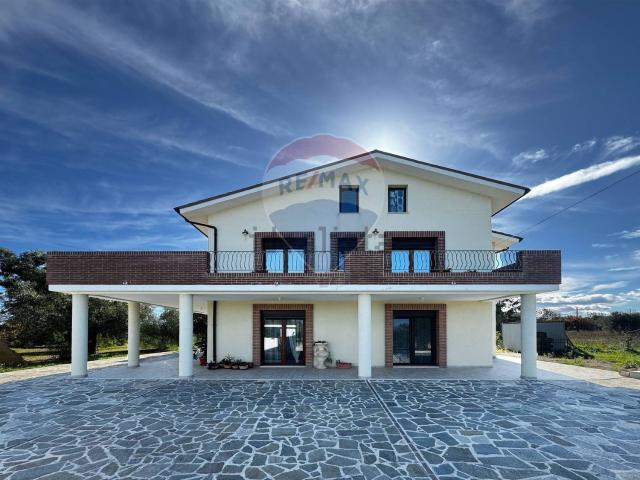 Case e ville in vendita di 397 m² in Contrada Bavi, 1