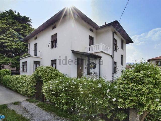 Case e ville in vendita di 397 m² in Piazza Sacro Cuore, 10