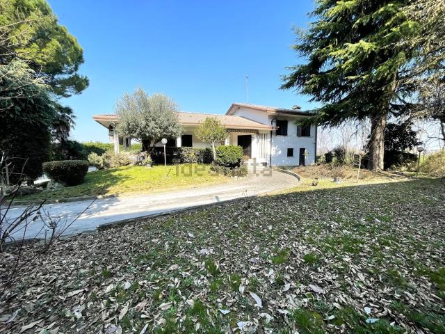 Case e ville in vendita di 398 m² in Via A. De Gasperi, 12