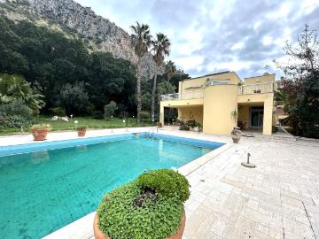 Case e ville in vendita di 398 m² in Viale Margherita di Savoia