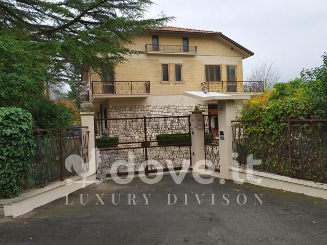 Case e ville in vendita di 399 m² in Via Del Bagno Santo, 4