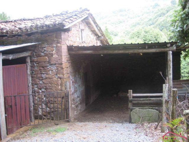 CASERIO CON TERRENO EN SUMBILLA