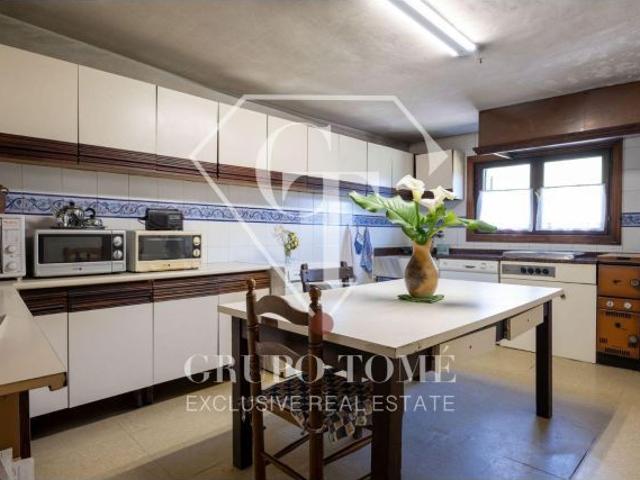 Caserío único con 18 hectáreas junto al río Oria