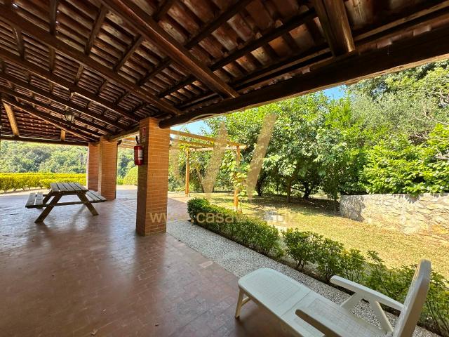 Caserta ZONA CASERTAVECCHIA AFFITTASI VILLA COMPLETAMENTE ARREDATO CON GIARDINO PRIVATO