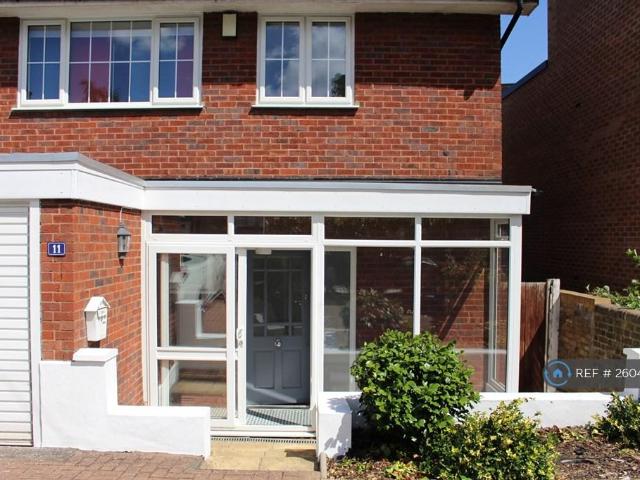 Casewick Road, London, SE27 3 bed semi detached house to rent £2,400 pcm £554 pw