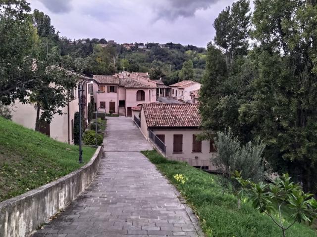 casetta in campagna con vista mare