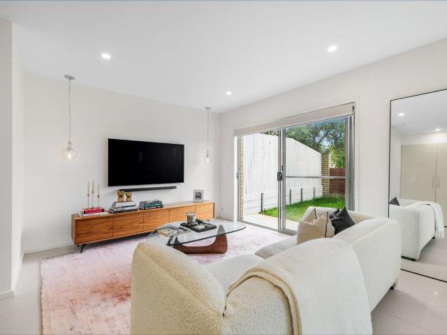 Casey, 5/29 Bott Crescent