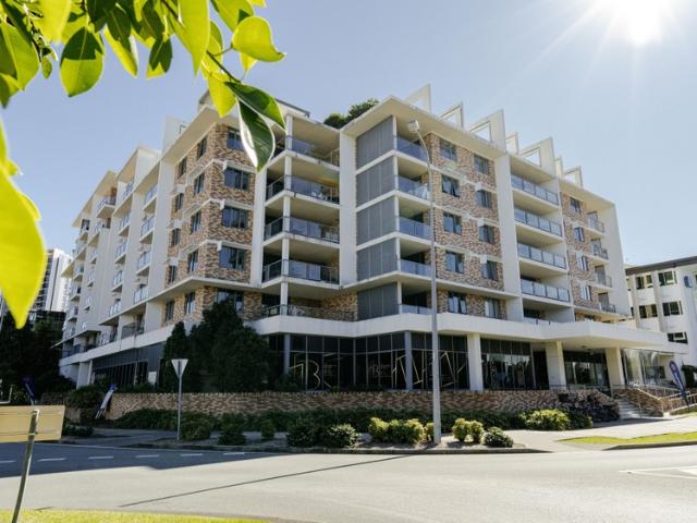 CASHFLOW & COAST LIFESTYLE $464k NET PROFIT IN PRIME VARSITY LAKES | Resort Brokers ID: MR009139
