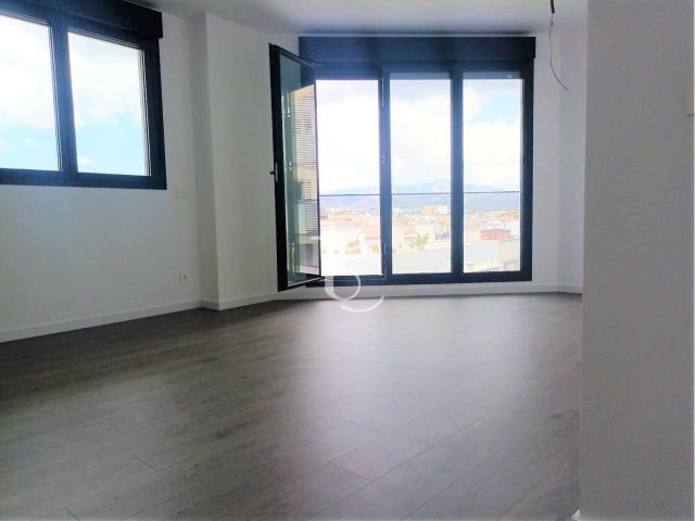 CASI A ESTRENAR! 3 HAB 2 BAÑOS PISCINA