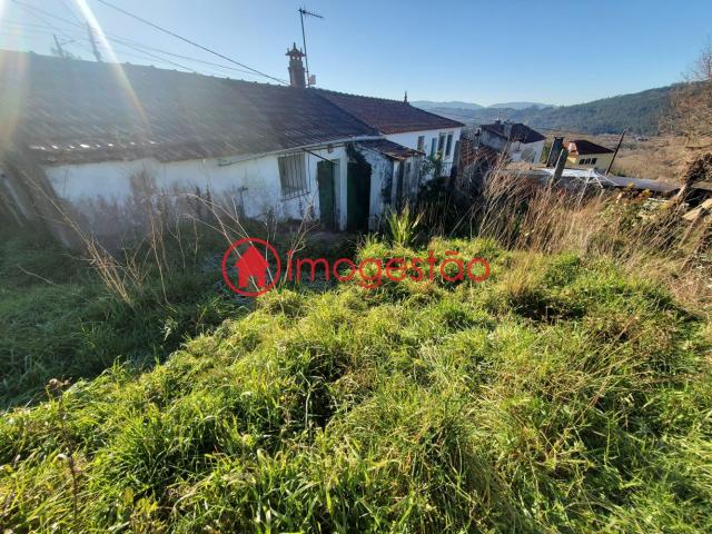 Casinha com terreno em Gondar