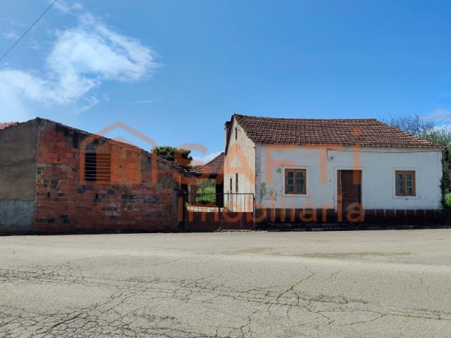 CASINHA DE CAMPO T4, COM ANEXOS, TERRENO DE CULTIVO E ALGUMAS OLIVEIRAS