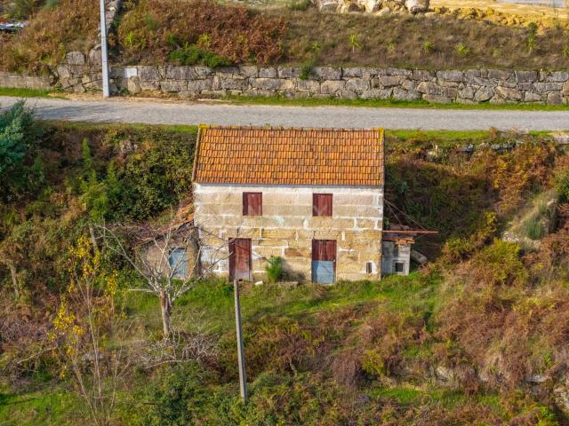 Casinha rústica para Recuperação e terreno em Fandinhães, Marco de Canaveses, com vista Rio Douro