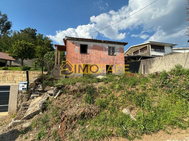 Casinha T2 para restauro em Celorico de Basto