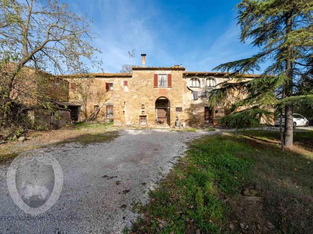 Casolare Burcinella 450m² Fratta
