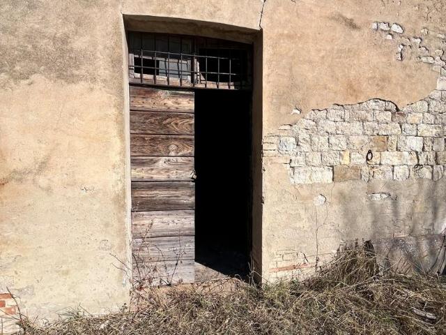 Casolare con vista a 360 gradi 400m² Urbania