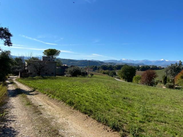 Casolare e Terreno in vendita a Montegiorgio