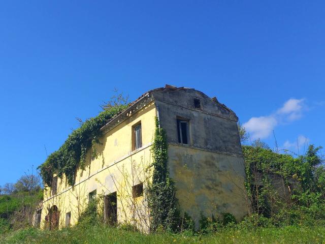 Casolare e Terreno in vendita a Montegiorgio, Monteverde