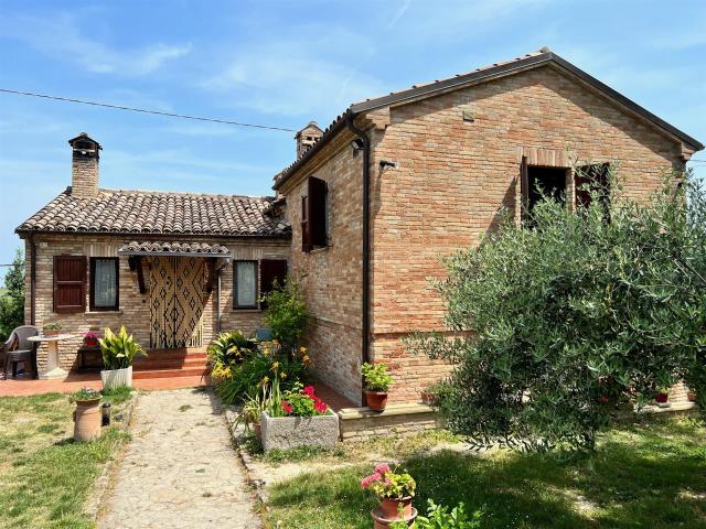 Casolare in mattoni vista mare a Cartoceto 268m² Cartoceto