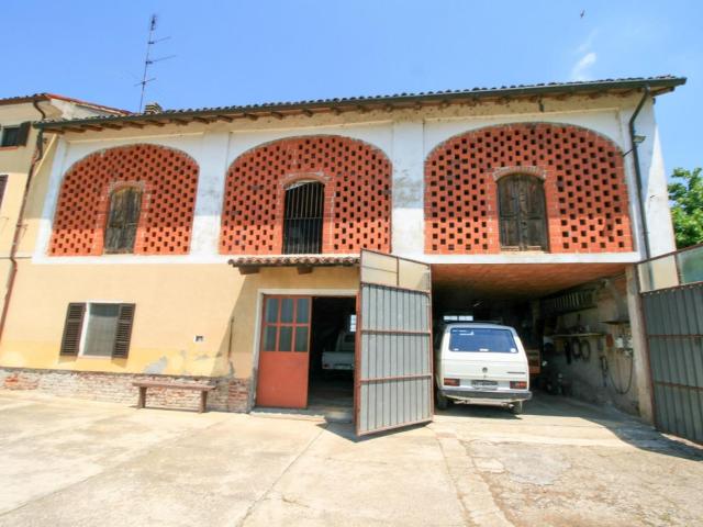 Casolare nelle campagne del Monferrino 380m² Santa Maria del Tempio