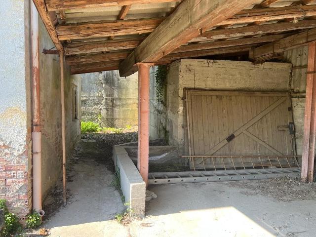 Casolare piemontese da ristrutturare con vista sulle colline. 236m² Vigliano D'asti