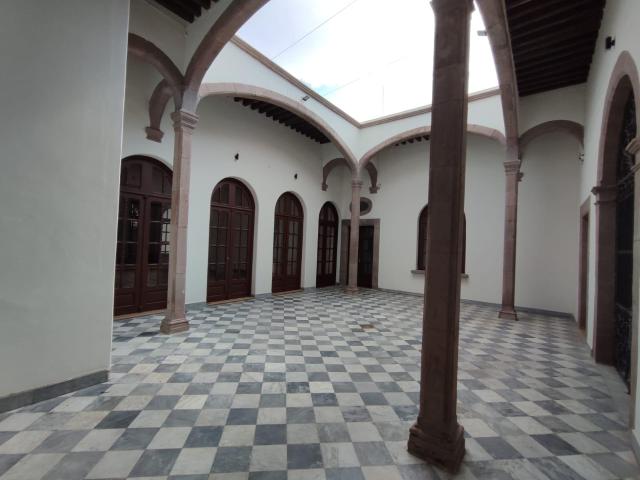 Casona c?ntrica en venta ideal para oficinas, restaurantes, hotel, escuelas