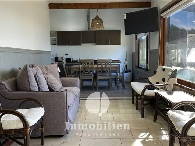 Casona con acceso al Lago y vista insuperable en Llanquihue | 3 dormitorios por 24900.00 en Llanquihue