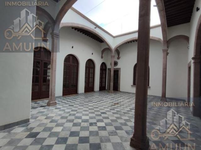 Casona céntrica en venta ideal para oficinas, restaurantes, hotel, escuelas