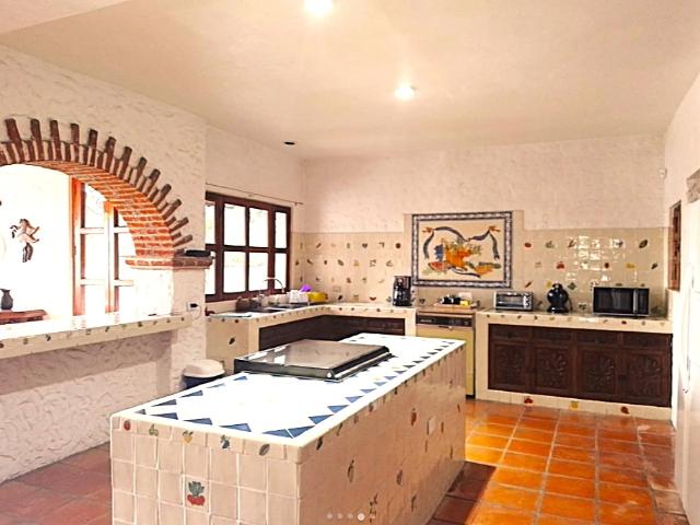CASONA EN VENTA O RENTA, AMUEBLADA EN LOS FRAILES