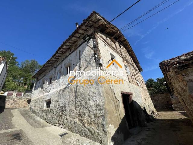 CASONA DE TRES PLANTAS DE 170 M2 C/U EN OJACASTRO