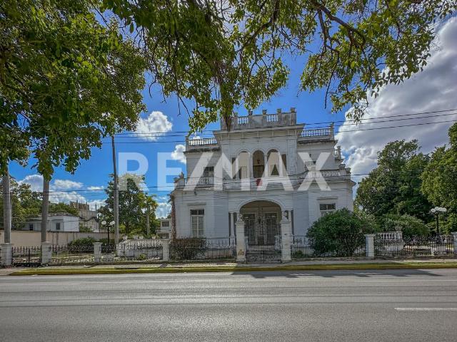 Casona en renta estilo porfiriato sobre Av Colon, col García Ginerés Mérida