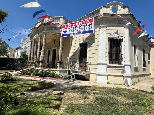 CASONA EN VENTA SOBRE AV. VALLARTA EN LA COLONIA AMERICANA GDL