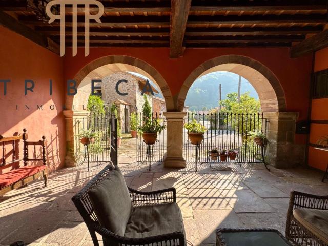 Casona histórica del siglo XVII en Treceño – El encanto de un palacio montañés