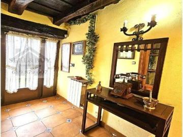 CASONA IMPRESIONANTE A ORILLAS DEL PANTANO
