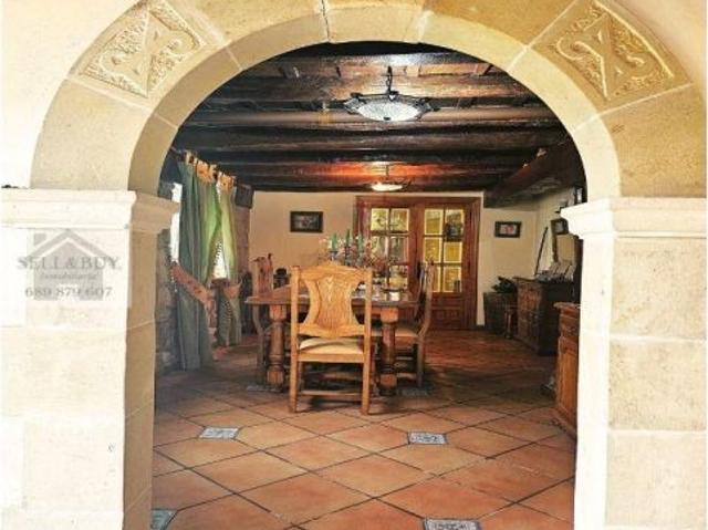CASONA IMPRESIONANTE A ORILLAS DEL PANTANO