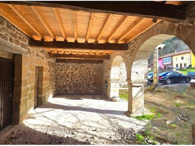 Casona solariega de piedra en Corral–Cohicillos Cartes, Cantabria