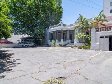 Casona Patrimonial en Venta en Colonia Americana