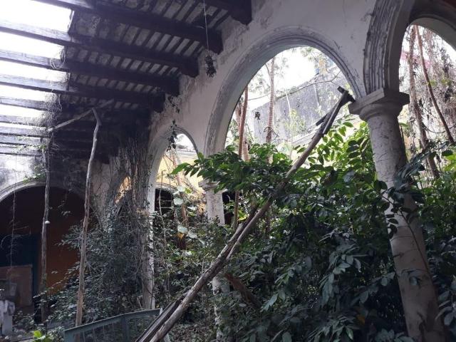 casona para restaurar ubicación inmejorable Santa Lucía en Mérida