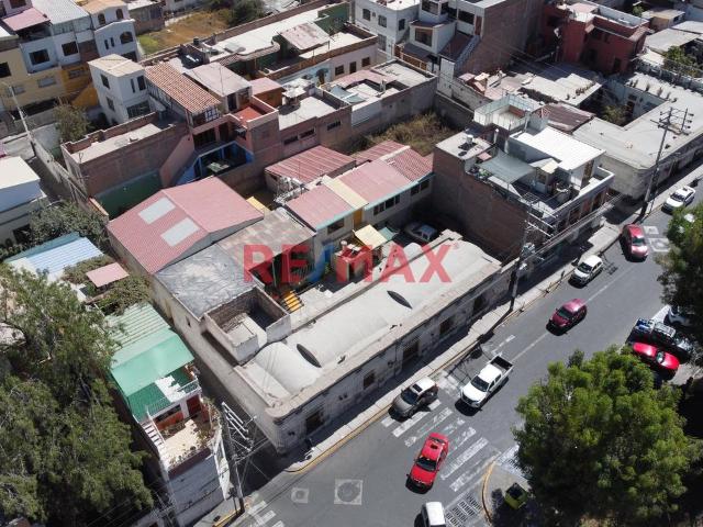 Casona Tradicional Y Terreno En Plaza Yanahuara