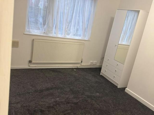Casper Court, Nottingham NG5 1 bed in a house share to rent £550 pcm £127 pw