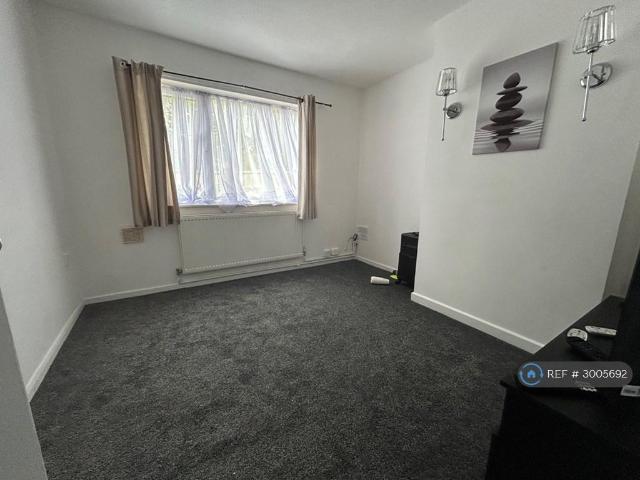 Casper Court, Nottingham, NG5 4 bed terraced house to rent £1,300 pcm £300 pw
