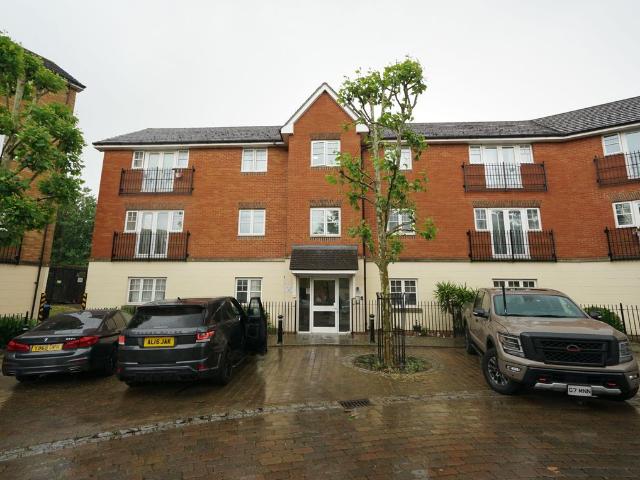 Caspian Way, Purfleet On Thames RM19, 2 bed flat to rent, £1,450 pcm | PrimeLocation