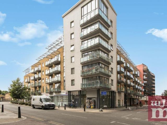 Caspian Wharf, Bow, E3 2 bed flat to rent £2,150 pcm £496 pw