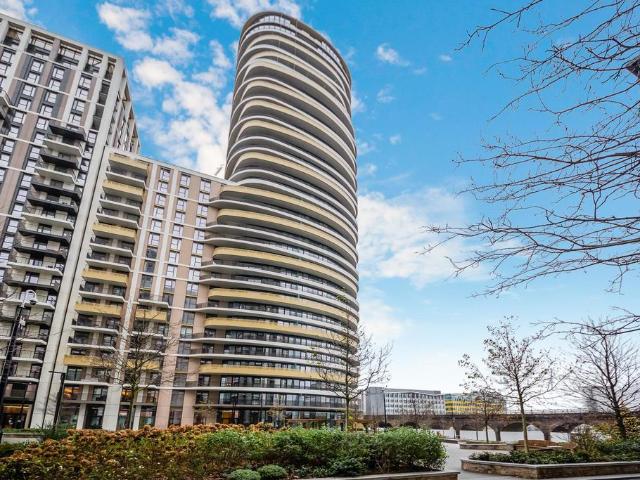 Cassini Apartments, White City. 1 bed apartment to rent £2,899 pcm £669 pw