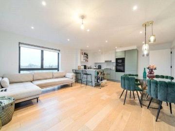 Cassio Road, Watford, Hertfordshire WD18, 2 bed flat to rent, £1,800 pcm | PrimeLocation