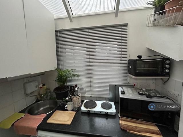 Cassio Road, Watford, WD18 1 bed in a house share to rent £625 pcm £144 pw