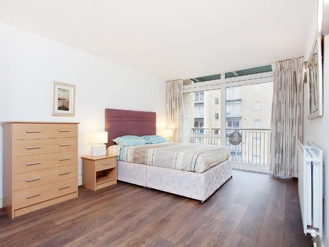 Cassilis Road, London E14, 2 bed flat to rent, £2,600 pcm | PrimeLocation