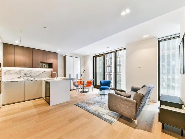 Casson Square, Southbank, London, SE1. 1 bed flat to rent £3,358 pcm £775 pw