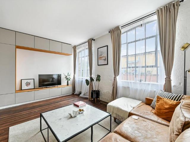 Casson Street, London E1 2 bed flat to rent £3,500 pcm £808 pw