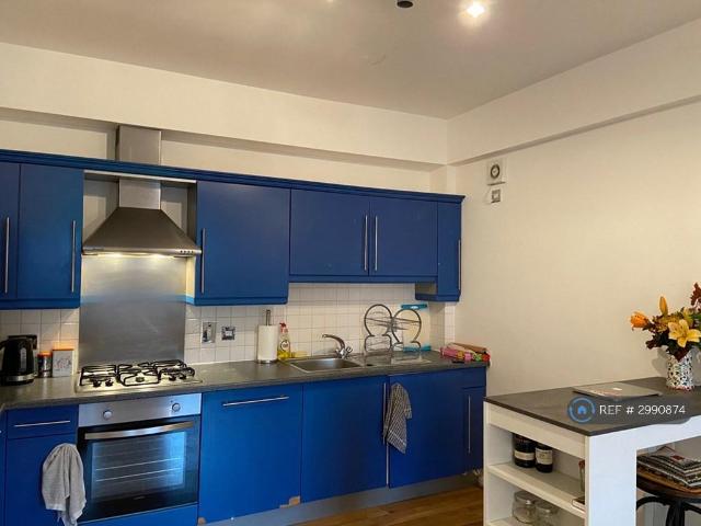 Casson Street, London, E1 2 bed flat to rent £2,400 pcm £554 pw