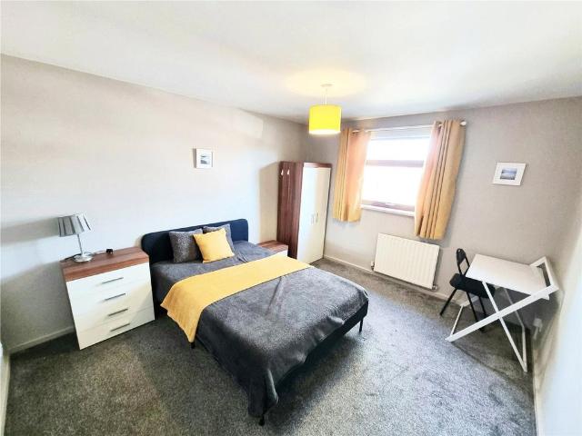 Catterick Close, Leegomery, Telford. 1 bed in a house share to rent £550 pcm £127 pw